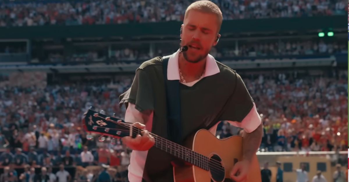 Justin Bieber Performs Faith-Filled Song